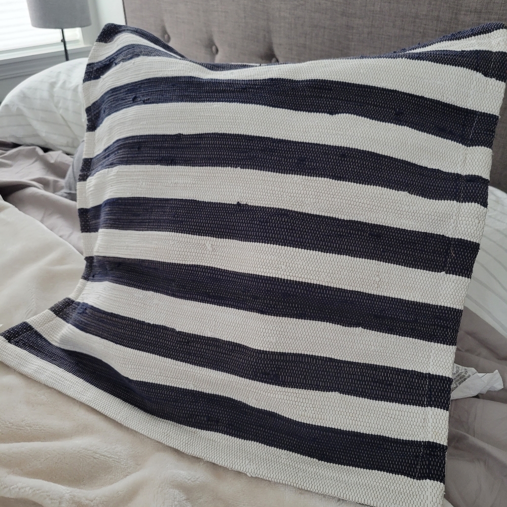 throw pillow cover - 23.5" - NWT